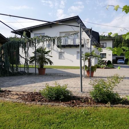 Gemuetliche Wohnung In Velden! เวลเดน อัม เวิร์ทเทอร์ซี ภายนอก รูปภาพ