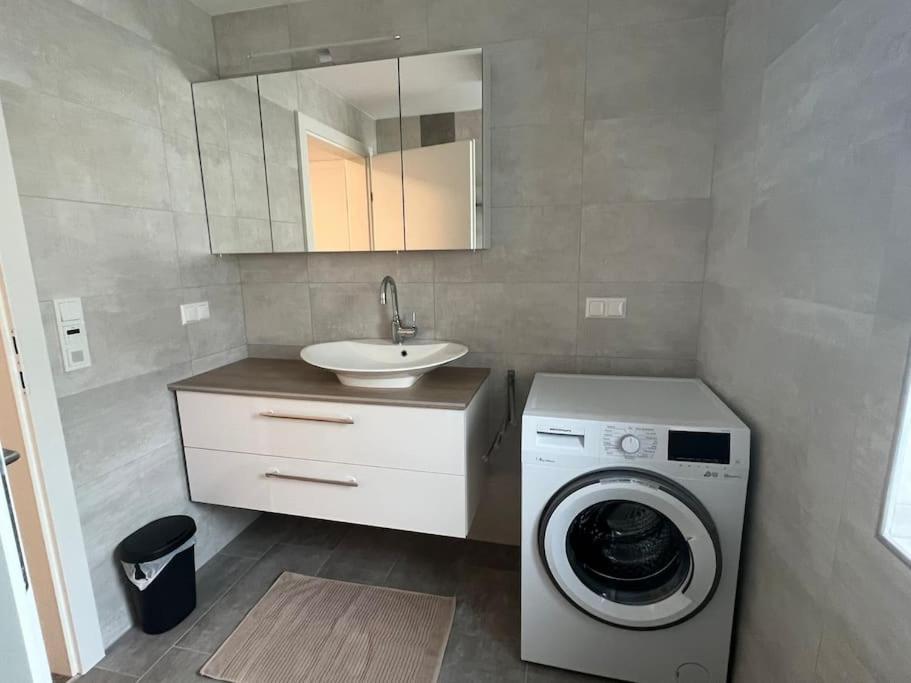 Gemuetliche Wohnung In Velden! เวลเดน อัม เวิร์ทเทอร์ซี ภายนอก รูปภาพ