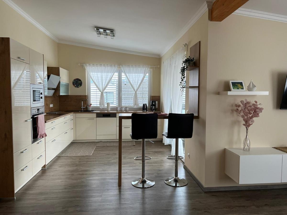 Gemuetliche Wohnung In Velden! เวลเดน อัม เวิร์ทเทอร์ซี ภายนอก รูปภาพ