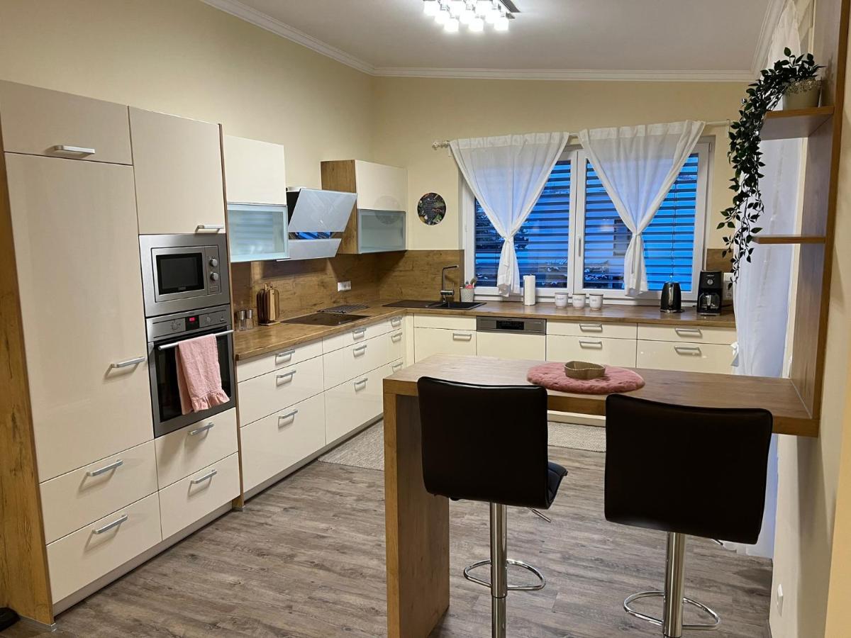 Gemuetliche Wohnung In Velden! เวลเดน อัม เวิร์ทเทอร์ซี ภายนอก รูปภาพ