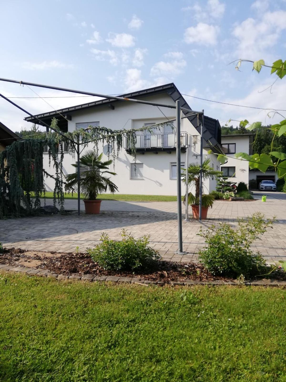 Gemuetliche Wohnung In Velden! เวลเดน อัม เวิร์ทเทอร์ซี ภายนอก รูปภาพ